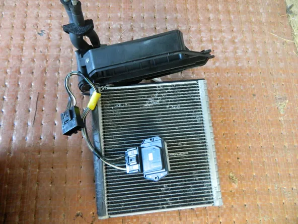 Радиатор печки TOYOTA AVENSIS AZT250 (Контрактный) 3755000001