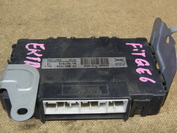 Блок управления HONDA FIT GE6 (Контрактный) 79590944