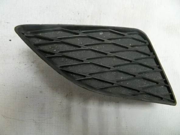 Заглушка бампера TOYOTA COROLLA Прав (Контрактный)