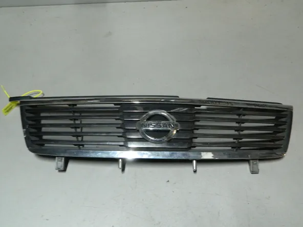 Решетка радиатора NISSAN SUNNY FB15 (Контрактный) 79773260