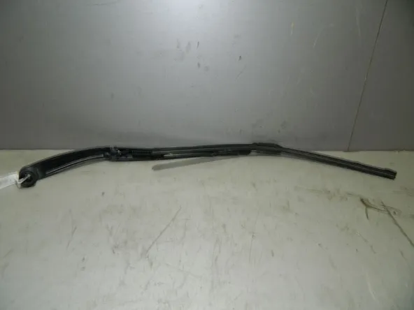 Поводок стеклоочистителя Kia Sportage QL Перед. Лев (Б/У) 35020809