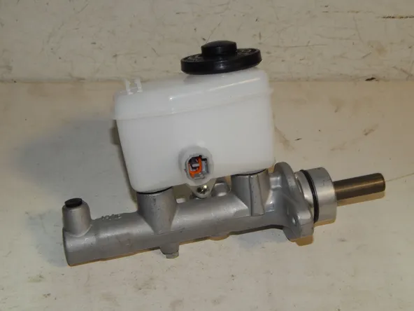 Главный тормозной цилиндр GENERAL PARTS 4720160720 TOYOTA  LAND CRUISER 100 LHD 98-02