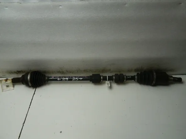 Привод NISSAN JUKE YF15 HR15DE Перед Прав (Контрактный) 35015725