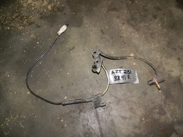 Датчик ABS TOYOTA AVENSIS AZT251 (Контрактный) 1043500805