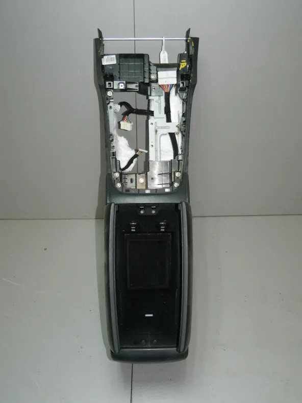 Консоль центральная (подлокотник) HYUNDAI EQUUS VI G6DA 2013-2015 (Б/У) 35017906 846103N800RY