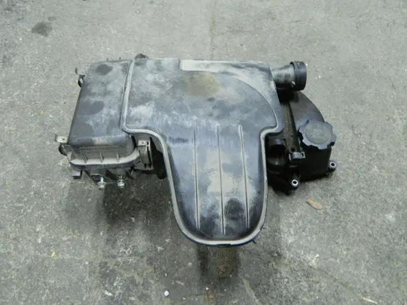 Корпус воздушного фильтра TOYOTA 1KRFE (Б/У) 64492143 1770540100