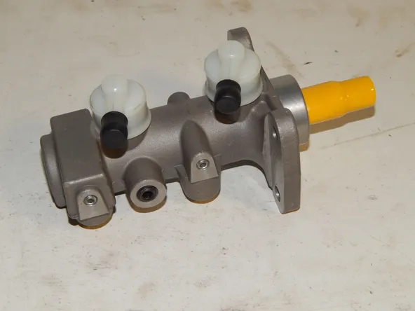 Главный тормозной цилиндр GENERAL PARTS MK384489 MITSUBISHI FUSO