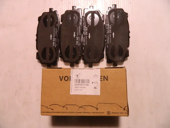 Колодки тормозные VAG 4M0698151BH Перед