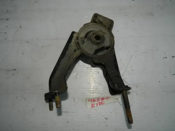 Подушка двигателя TOYOTA COROLLA ZZE120 4ZZFE Зад (Б/У) 1237122130