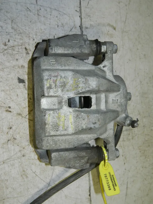 Суппорт TOYOTA COROLLA AXIO NZE141 Перед Лев (Контрaктный) 79773388