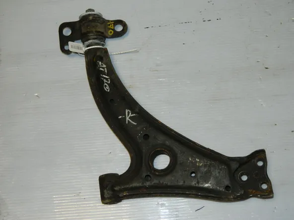 Рычаг подвески TOYOTA CARINA AT170 Перед Прав (Контрактный)