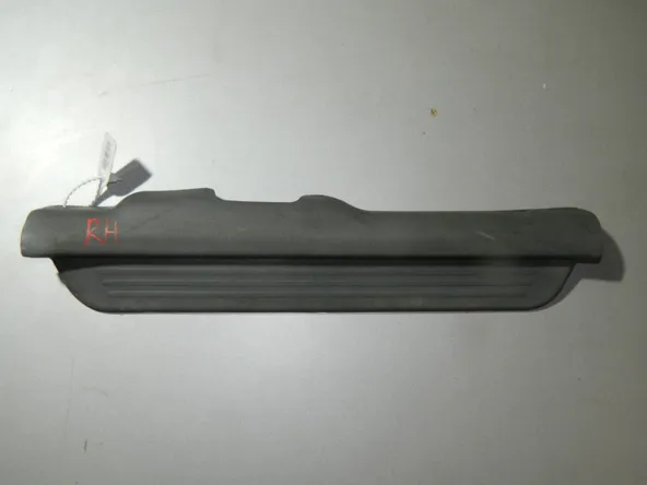 Накладка на порог HYUNDAY ACCENT LC перед прав (Б/У) 45989927