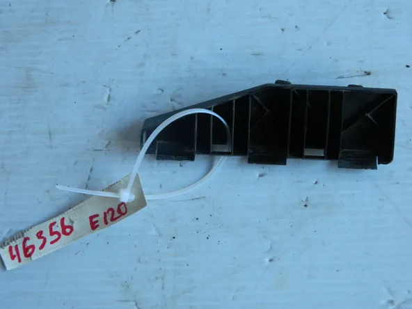 Кронштейн бампера TOYOTA 5215502060 TOYOTA COROLLA ZZE120 4ZZFE Зад Прав (Б/У)