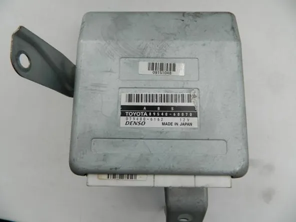 Блок управления ABS TOYOTA LAND CRUISER UZJ100 2UZFE (Контрактный) 79590786 8954060070