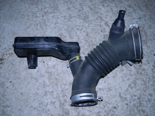 Патрубок воздушного фильтра TOYOTA CAMRY AVV50 2AZFXE (Контрактный) 14008010