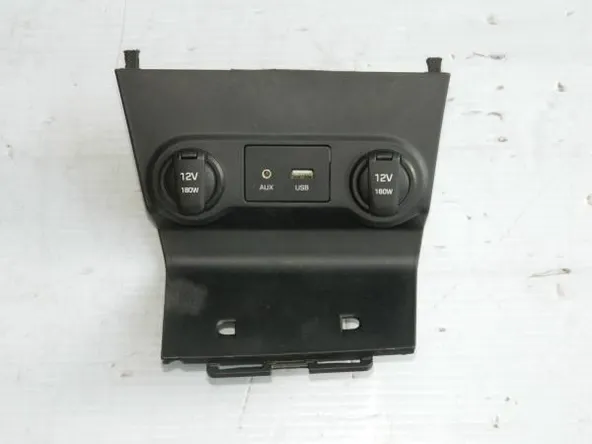 Накладка центральной консоли HYUNDAI SOLARIS HCR (Б/У)