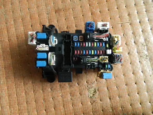 Блок предохранителей SUZUKI ESCUDO TDA4W (Контрактный) 2342900002