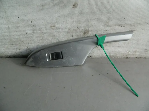 Кнопка стеклоподъемника TOYOTA COROLLA E150 Зад Лев (Б/У) 81530935 7427212230