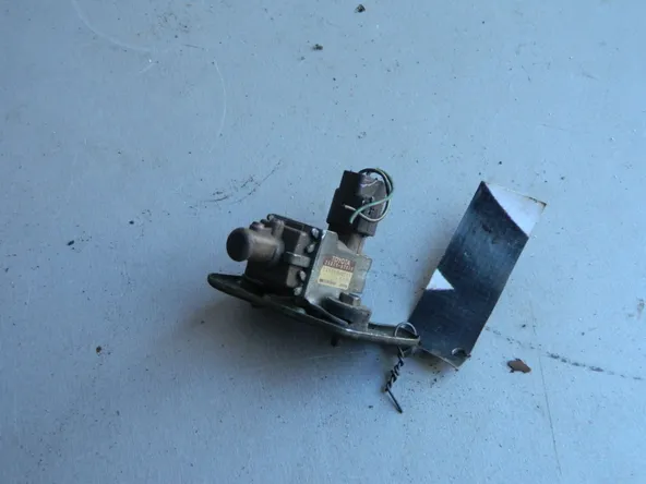 Вакуумный клапан TOYOTA HIACE (Контрактный) 223010212