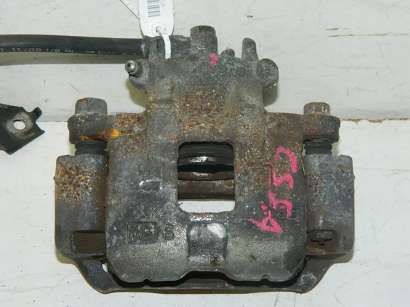 Суппорт MITSUBISHI LANCER CEDIA CS5A Перед Прав (Контрактный) 45990509