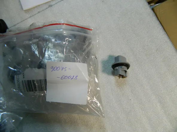 Патрон лампы GENERAL PARTS 9007560028 LEXUS RX300 / TOYOTA CAMRY