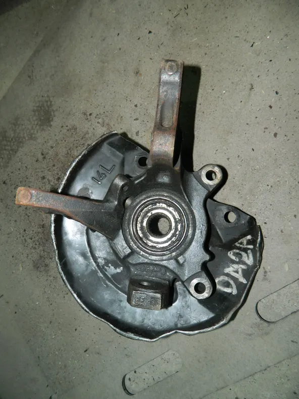 Ступица MITSUBISHI CARISMA DA2A Перед Лев (Контрактный) 79591139