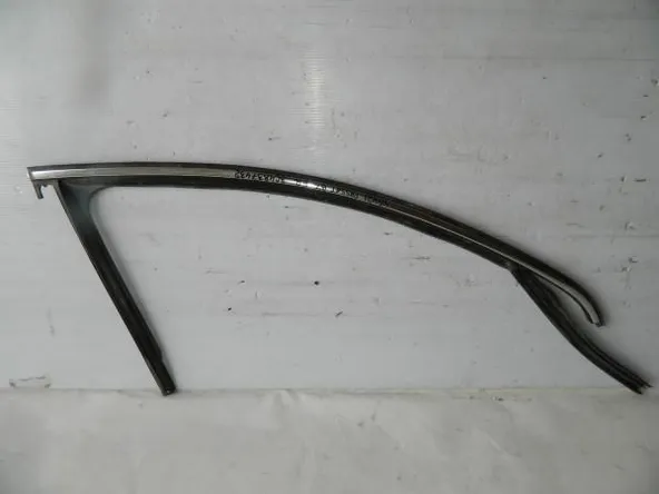 Уплотнитель стекла VOLKSWAGEN PASSAT B7 Перед Прав (Б/У)