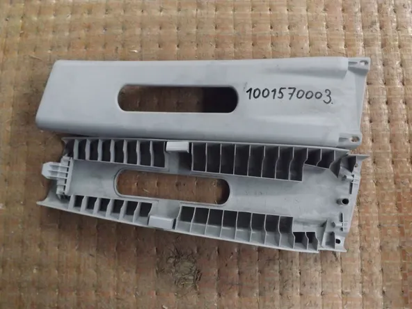 Обшивка средней стойки MAZDA DEMIO DY3W Верх Пара (Контрактный) 1001570003