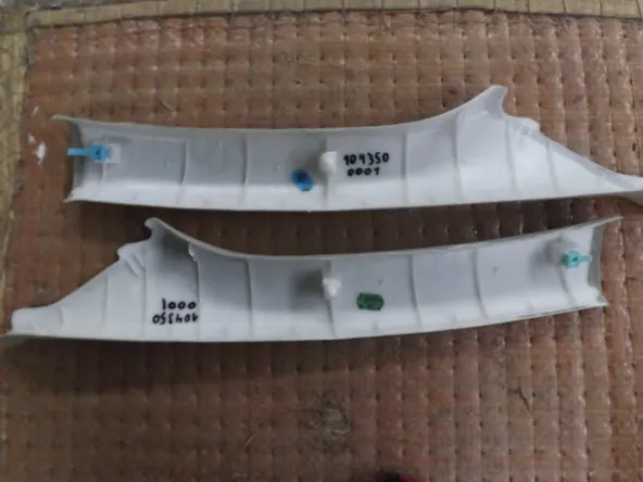 Накладка передней стойки TOYOTA AVENSIS AZT251 Перед Пара (Контрактный) 1043500001