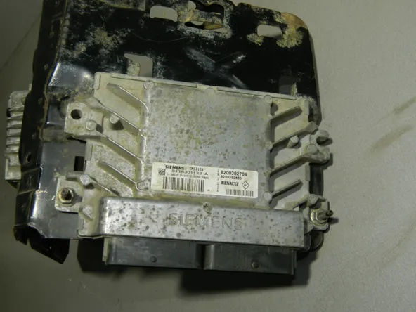 Блок управления ДВС Renault Clio II Перед. K4J 711 (Б/У)