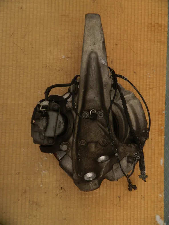 Ступица BMW 5-Series F10 Перед Лев (Контрактный) 23576194