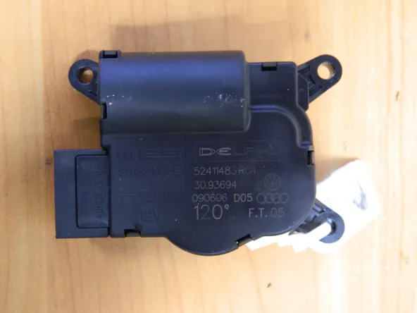 Моторчик заслонки печки AUDI Q7 4L BAR (Б/У) 35020618