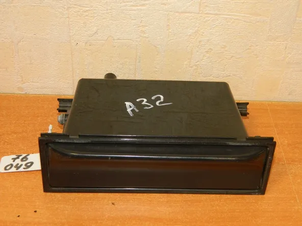 Карман центральной консоли NISSAN MAXIMA A32 (Б/У) 76049 6847544F00