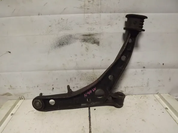 Рычаг подвески MITSUBISHI CHARIOT N44W Перед Лев (Контрактный)