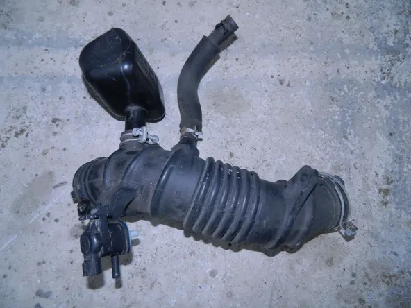 Патрубок воздушного фильтра TOYOTA RAV4 ACA36 2AZFE (Контрактный) 18029609