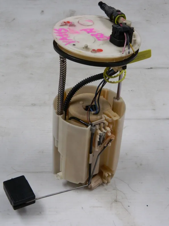 Насос топливный SUZUKI SX4 YA11S (Контракный) 94603799