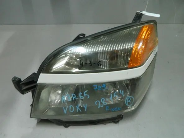 Фара TOYOTA VOXY AZR60 Перед Лев 28154 (Контрактный) 03344386
