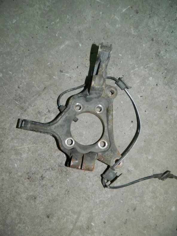 Кулак поворотный SUBARU LEGACY BP5 Перед Прав (Контрактный) 79586568