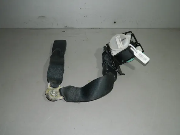 Ремень безопасности TOYOTA COROLLA E120 Зад Центр (Б/У) 45993870 7348002131C1