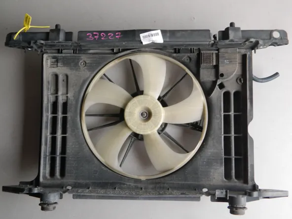 Диффузор радиатора TOYOTA AURIS NZE151 (Контрактный) 79768773