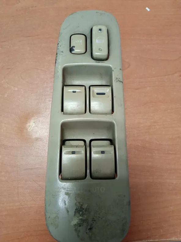 Блок управления стеклоподъемниками TOYOTA PROGRES JCG11 Перед Прав (Б/У)