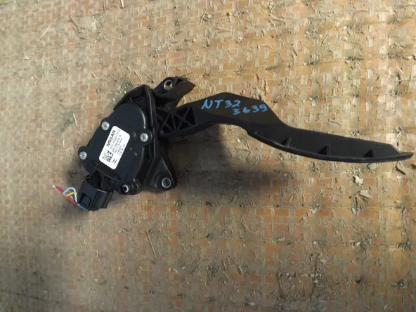 Педаль газа NISSAN X-TRAIL NT32 (Контрактный) 1400880032
