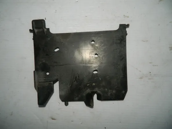 Крышка площадки АКБ MAZDA 3 BL боковая (Контрактный) Z60118591