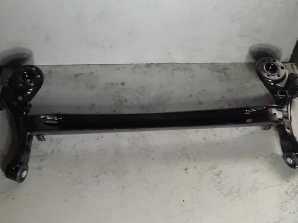 Балка подвески ATB 1AHS1P8NCA0 HYUNDAI SOLARIS 2010 - 2017 Зад (под барабан тормоза) 551004L000