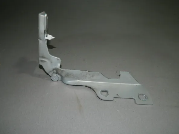 Петля капота Renault Clio II K4J 711 Прав (Б/У)