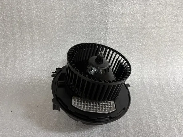 Мотор печки TERMAL 402303 AUDI A3 / Skoda Octavia / VW Golf (13-) с блоком управления 5Q1819021