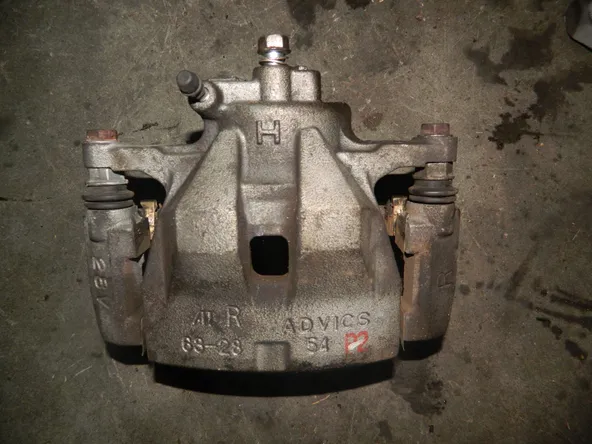 Суппорт TOYOTA CAMRY ACV40 Перед Прав (Контрактный) 1102010727