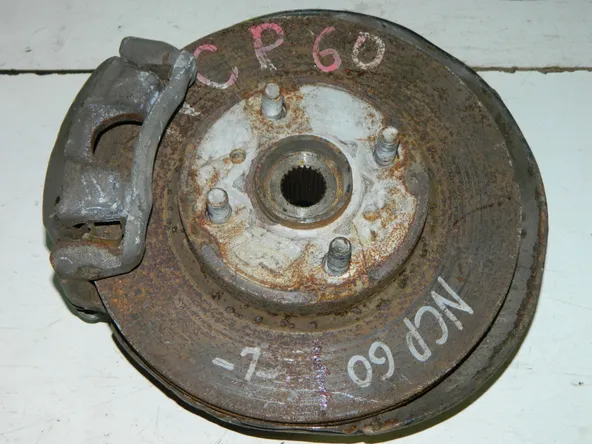 Ступица TOYOTA IST NCP60 Перед Лев (Контрактный) 40940711