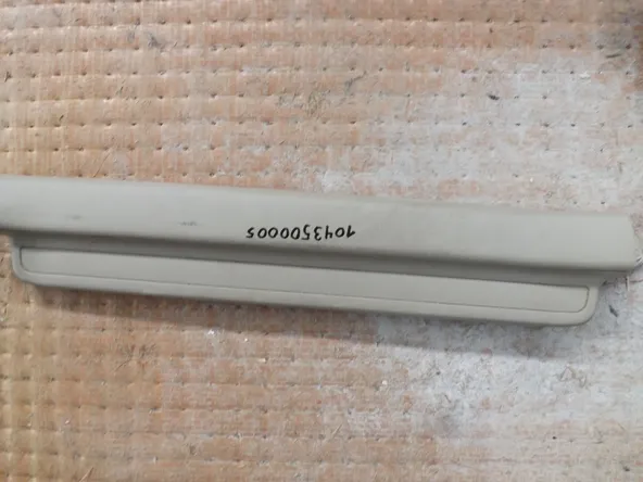 Накладка на порог TOYOTA AVENSIS AZT251 Перед Прав (Контрактный) 1043500005