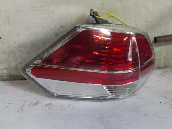 Фонарь NISSAN X-TRAIL T32 Зад Лев (Контрактный) 94603445